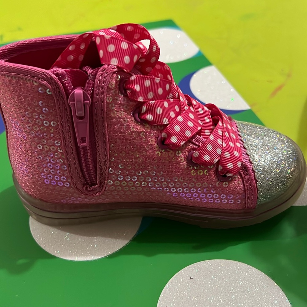 Toddler girls Minnie Mouse light up shoes